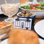Milton House 5*