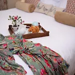 Milton House Pensión 5*