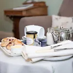 Milton House 招待所 5*