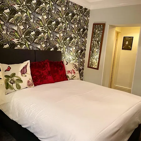 Milton House Studio Apartment Suites 5* アスクリッグ