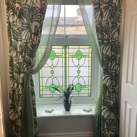 Milton House Studio Apartment Suites 5*