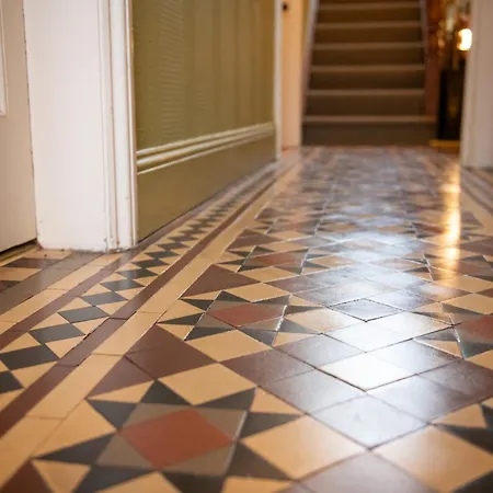 Milton House Studio Apartment Suites