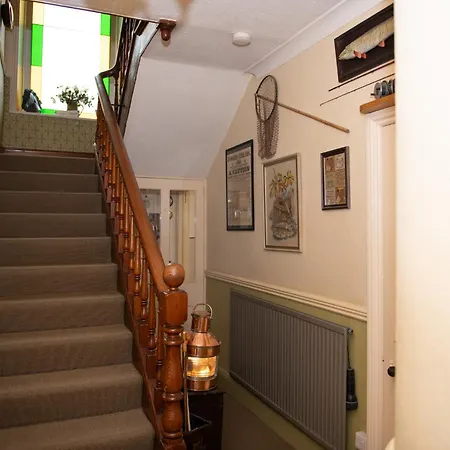 ゲストハウス Milton House Studio Apartment Suites 5*