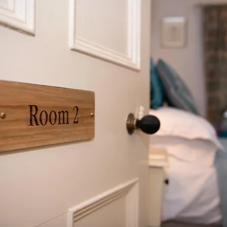 Milton House Studio Apartment Suites 5*