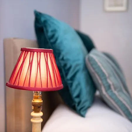 Milton House Studio Apartment Suites