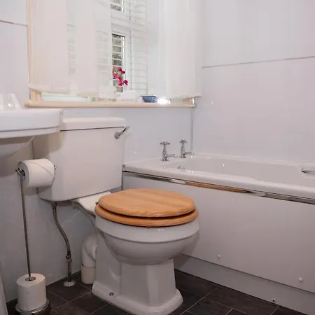 Milton House Studio Apartment Suites