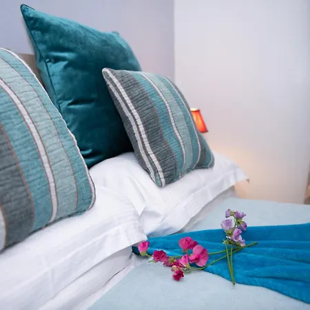 ゲストハウス Milton House Studio Apartment Suites