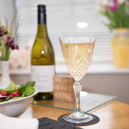 Milton House Studio Apartment Suites