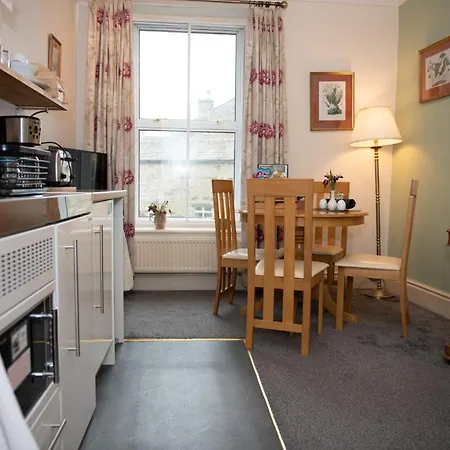 Milton House Studio Apartment Suites