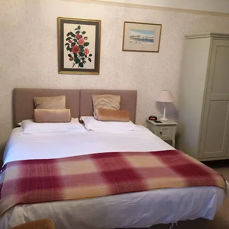 Milton House Studio Apartment Suites 5*