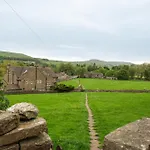 Milton House 5*