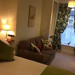 ゲストハウス Milton House 5*