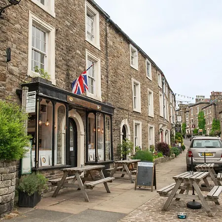 Milton House * Askrigg
